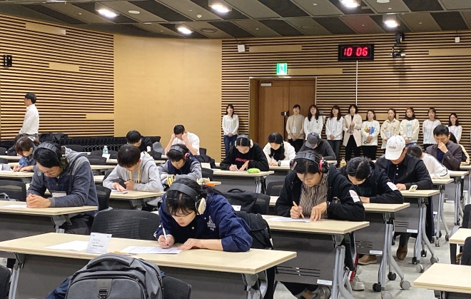 2019년에 열린 기억력 스포츠 국가대표 선발전에서 참가자들이 문제를 풀고 있다. 도봉구 제공 