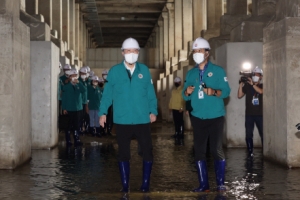 고르고, 다듬고, 낮추고… 화법도 태도도 달라진 尹대통령