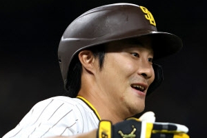 MLB에 부는 김하성 열풍…허슬 수비에 타격까지 눈 떴다