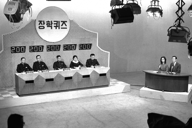 MBC 장학퀴즈 첫 방송 모습. SK그룹 제공