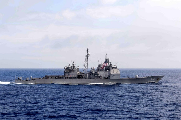 로이터통신은 27일(현지시간) 챈슬러스빌과 앤티넘 등 미 해군 미사일 순양함 2척이 대만 해협 국제수역을 통과하고 있다고 익명의 미군 관계자들을 인용해 보도했다. AP연합뉴스