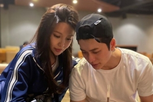 최수영, 군 입대 앞둔 ‘우영우’ 강태오와 다정 투샷…“건전 송별회” 