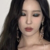 선미, 45.6㎏에 글래머 깜짝…새파란 섀도 눈매