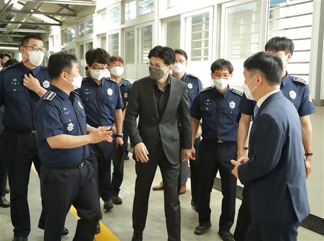 청주교도소 방문한 韓장관