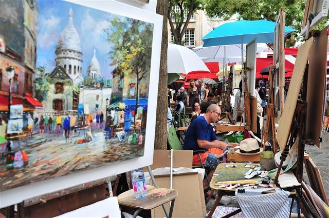 몽마르트르에서 그림을 그리는 화가들과 그들이 펼쳐 놓은 캔버스는 거리 자체를 거대한 아틀리에처럼 만들어 버린다. 이승원 작가 제공