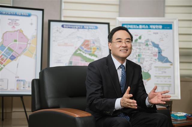 최삼용 대구경북경제자유구역청장이 28일 서울신문과 인터뷰를 갖고 대구경북경제자유구역에서 신산업 혁신생태계를 이룰 방안에 대해 설명하고 있다. 대구경북경제자유구역청 제공