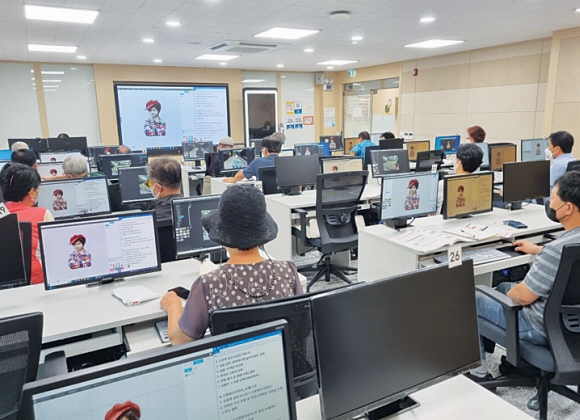 영등포구 구민들이 YDP미래평생학습관에서 강좌를 수강하고 있다. 영등포구 제공
