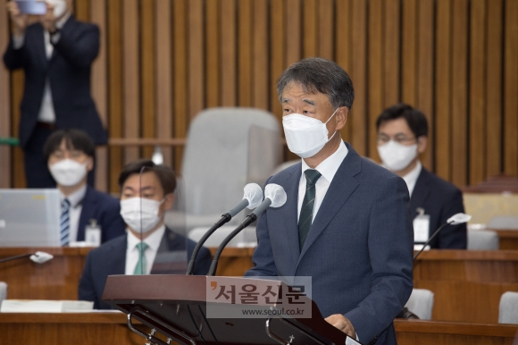 윤석열 정부 첫 대법관 후보로 제청된 오석준 후보자가 29일 국회에서 열린 인사청문회에 출석해 모두 발언을 하고 있다. 정연호 기자