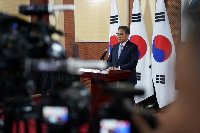 박진 외교부 장관이 29일 몽골 울란바토르 외교부 청사에서 한-몽골 외교장관 회담 공동기자회견에서 말하고 있다. (사진=외교부 제공)