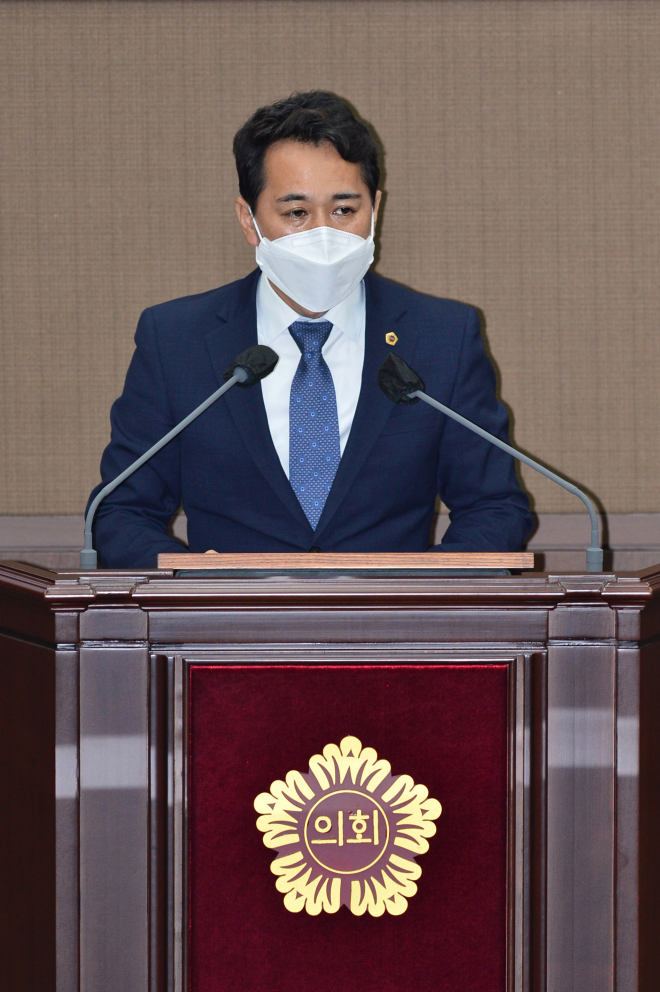 임만균 의원이 29일 서울시의회 본회의장에서 열린 제313회 임시회 본회의에서 5분 자유발언을 하고 있다.