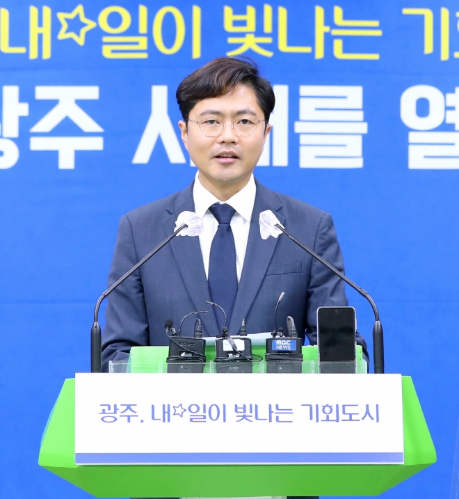 김광진 광주시 문화경제부시장이 30일 광주시청 브리핑룸에서 2023년 국비확보 결과를 브리핑하고 있다. 광주시 제공