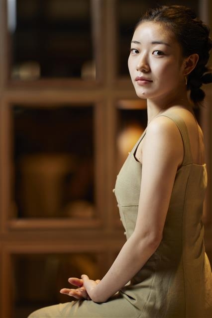 심달기는 20대 초반이지만 독립영화와 상업영화, 드라마를 오가며 20여편의 작품에 출연하는 등 만만치 않은 커리어를 쌓아 올리고 있다. 코로나19 때문에 일정이 밀린 ‘인생은 아름다워’, ‘킬링 로맨스’ 등도 개봉 대기 중이다. 인디스토리 제공