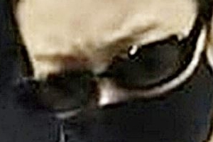 무슨 일? 제니, 얼굴 잔뜩 찌푸리며 입국
