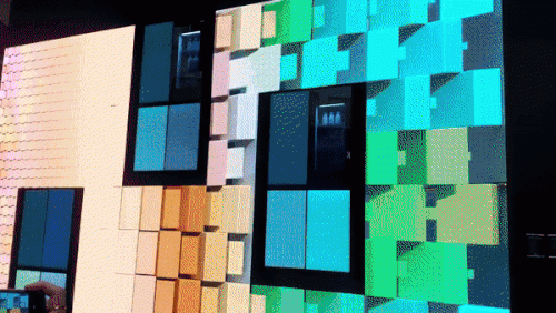 독일 베를린에서 2일(현지시간) 개막하는 ‘IFC 2022’ LG전자 전시관에서 처음 공개한 ‘LG 디오스 오브제컬렉션 무드등 냉장고’가 LG 씽큐 앱을 통한 색 조합에 따라 다채롭게 색을 바꾸고 있다.  정서린 기자