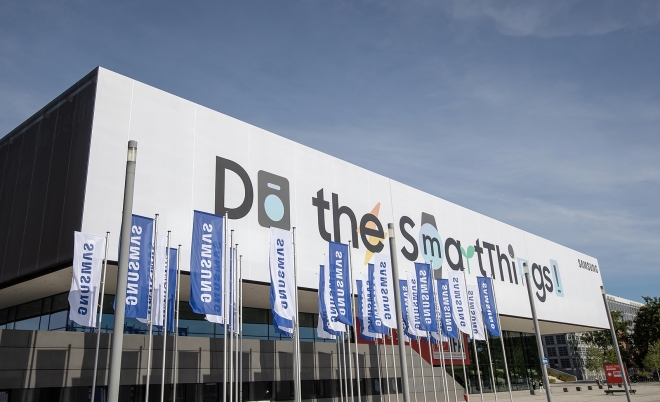 삼성전자가 오는 2~6일(현지시간) 독일 베를린에서 열리는 유럽 최대 가전전시회 ‘IFA 2022’에 앞서 삼성 단독 전시장이 마련된 ‘시티큐브 베를린’ 건물 외관에 스마트싱스를 통한 새로운 소비자 경험을 강조하는 옥외광고가 설치돼 있다. 삼성전자 제공