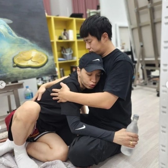 방송인 기안84와 래퍼 사이먼 도미닉이 브로맨스를 과시했다. SNS 캡처