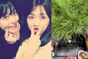 강지영, 故설리 묘소 찾았다…“복숭아 사왔어”