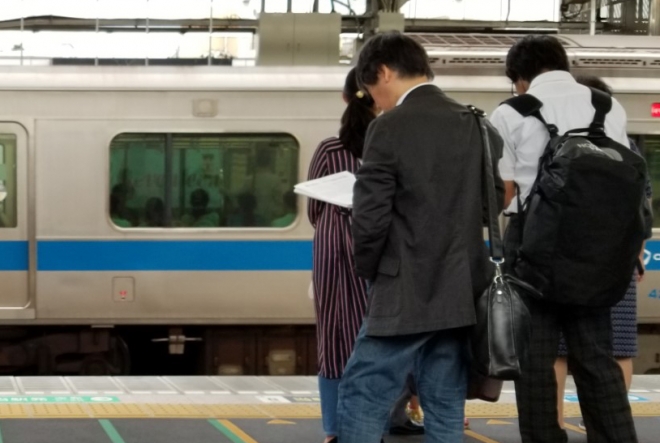 일본 도쿄의 지하철 승강장. 사진은 기사의 특정사실과 관련이 없습니다.
