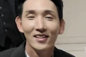 오나미 결혼식 난입…강제로 끌려나갔다