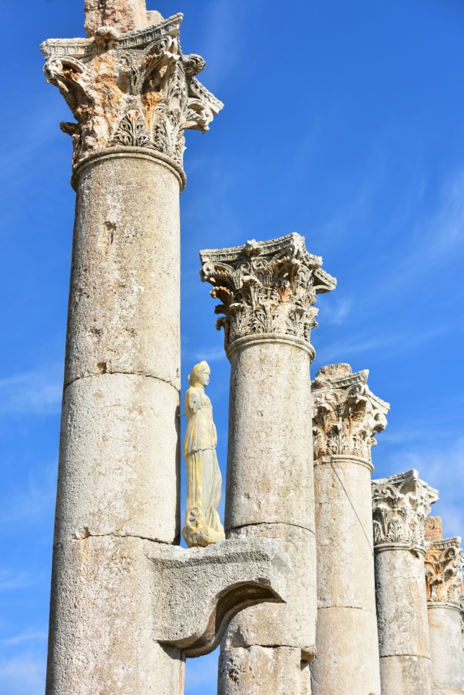 고대 항구 ‘솔리’에서 발굴된 열주와 조각상들. 튀르키예 문화관광부 제공