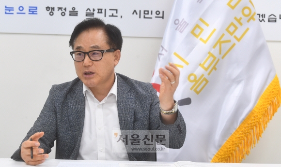 서울시 시민감사옴부즈만위원회 3대 위원장인 주용학 위원장이 지난 2일 서울신문과의 인터뷰에서 위원회 운영 방향에 대해 밝히고 있다. 안주영 전문기자