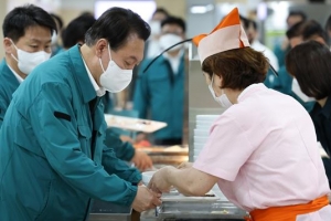 [서울포토] ‘구내식당 아침식사’ 윤 대통령