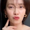 송지효, 어깨+쇄골 드러낸 오프숄더 패션 ‘반전 몸매’