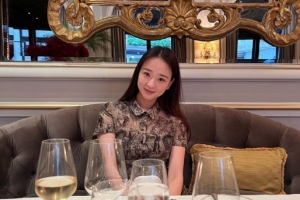 손연재 ♥금융맨이 찍어줬나…파리 신혼여행 포착
