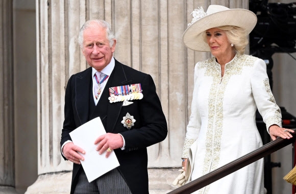 영국의 새 국왕이 된 찰스 3세, 커밀라 왕비의 지난 6월 모습. EPA연합뉴스. 2022.09.09