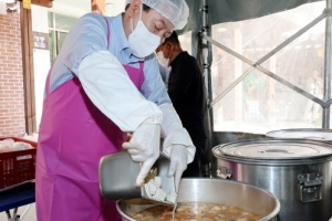 노숙인 위해 김치찌개 끓인 尹대통령