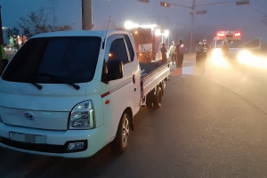 안개 속 화물차-보행자 사고…1명 사망·2명 중상