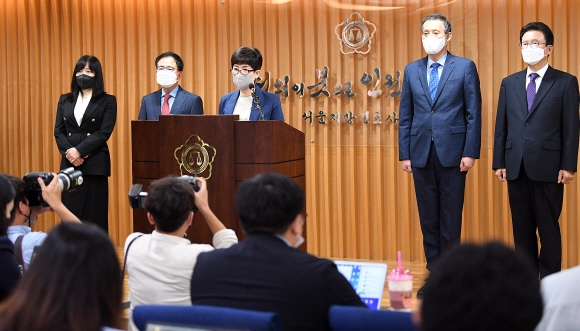 공군 성폭력 피해자 고(故) 이예람 중사 사망 사건을 100일간 수사한 안미영 특별검사가 13일 서울 서초구 서울지방변호사회관에서 수사 결과 발표를 발표하고 있다. 2022.9.13 오장환 기자