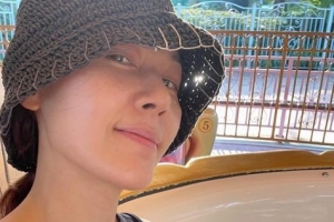 김하늘, 놀이공원 포착 “민낯인데 피부가…”