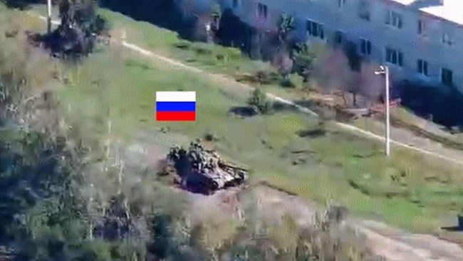 러시아군 승무원들이 탱크를 버리고 도망쳤다고 주장하는 내용을 담은 영상의 일부