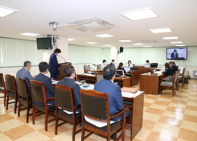 14일 광명시의회 자치행정교육위원회 회의실에서 열린 광명도시공사 사장 인사청문회 모습.