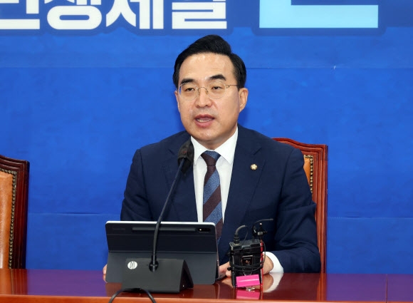박홍근 더불어민주당 원내대표가 15일 서울 여의도 국회에서 열린 정책조정회의에서 발언을 하고있다. 2022.09.15 뉴시스