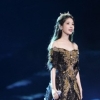아이유, 귀 건강이상 고백 “1년전부터 컨트롤 어려워”