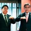 뉴욕서 만난 韓日외교장관… “양국 관계 조속히 회복하자”
