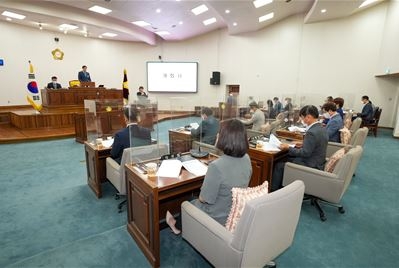 강성삼 의장이 지난 19일 제315회 하남시의회(제1차 정례회) 본회의에서 개회사를 하고 있다. 하남시의회 제공