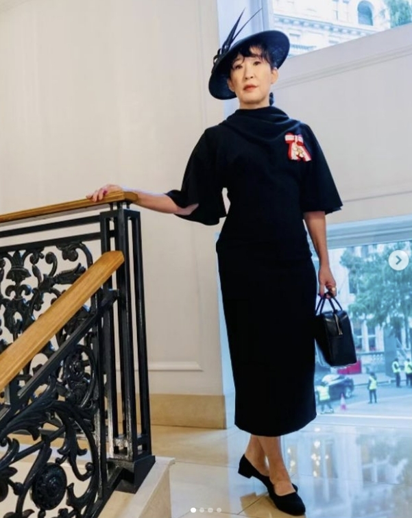 19일(현지시간) 영국 런던 웨스트민스터 사원에서 열린 엘리자베스 2세 여왕 장례식에 한국계 캐나다인 배우 샌드라 오(51)가 참석했다. 샌드라 오 인스타그램 캡처