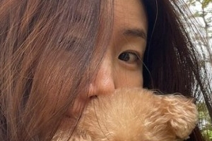 ‘48세’ 최지우, 늦둥이 아기 엄마 여신 미모…딸 대신 안은 건