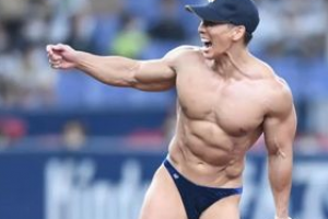 팬티만 입고 마운드 선 日유명인, 시속 132㎞ ‘강속구’