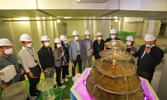 하남시의회 의원들이 20일 2022년 행정사무감사를 앞두고 전국 최초로 하수와 생활폐기물 처리시설을 지하화해 친환경시설로 탈바꿈한 ‘하남시 환경기초시설’을 방문해 현장점검을 실시했다. 사진 하남시의회 제공