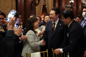 재외동포청 설립 약속한 尹 “자부심 갖도록 최선 다할 것”