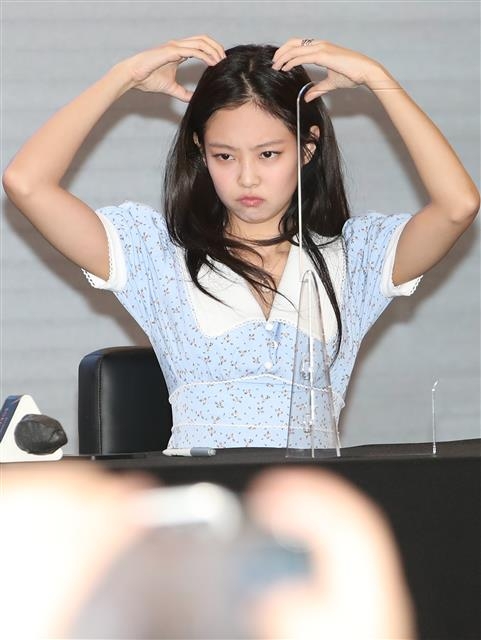 제니, 뿔난 곰돌이…귀여워 귀여워