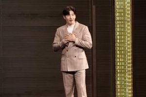 god 손호영, 웨딩홀 방문 포착
