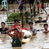 시속 240㎞ 강풍 품은 태풍 ‘노루’… 필리핀 수도권 강타
