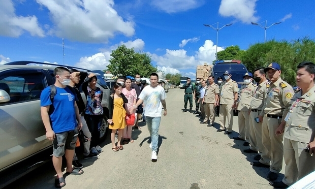 9월 1일, 안장성 국경 게이트를 통해 캄보디아에서 베트남으로 돌아온 베트남 노동자들(VnExpress)