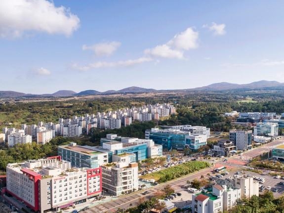 해발 약 300~400m 지역에 위치한 제주시 아라동 첨단과학기술단지의 모습. 뉴스1