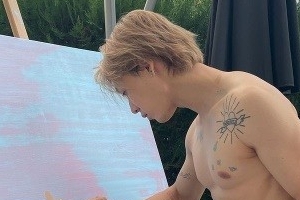 상의 벗은 ‘현아♥’ 던, 주요부위에 타투 그림 무엇?